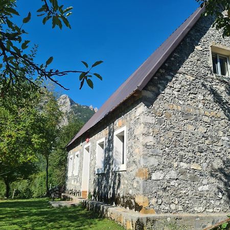 Guest House Emanueli Tropoje Екстер'єр фото