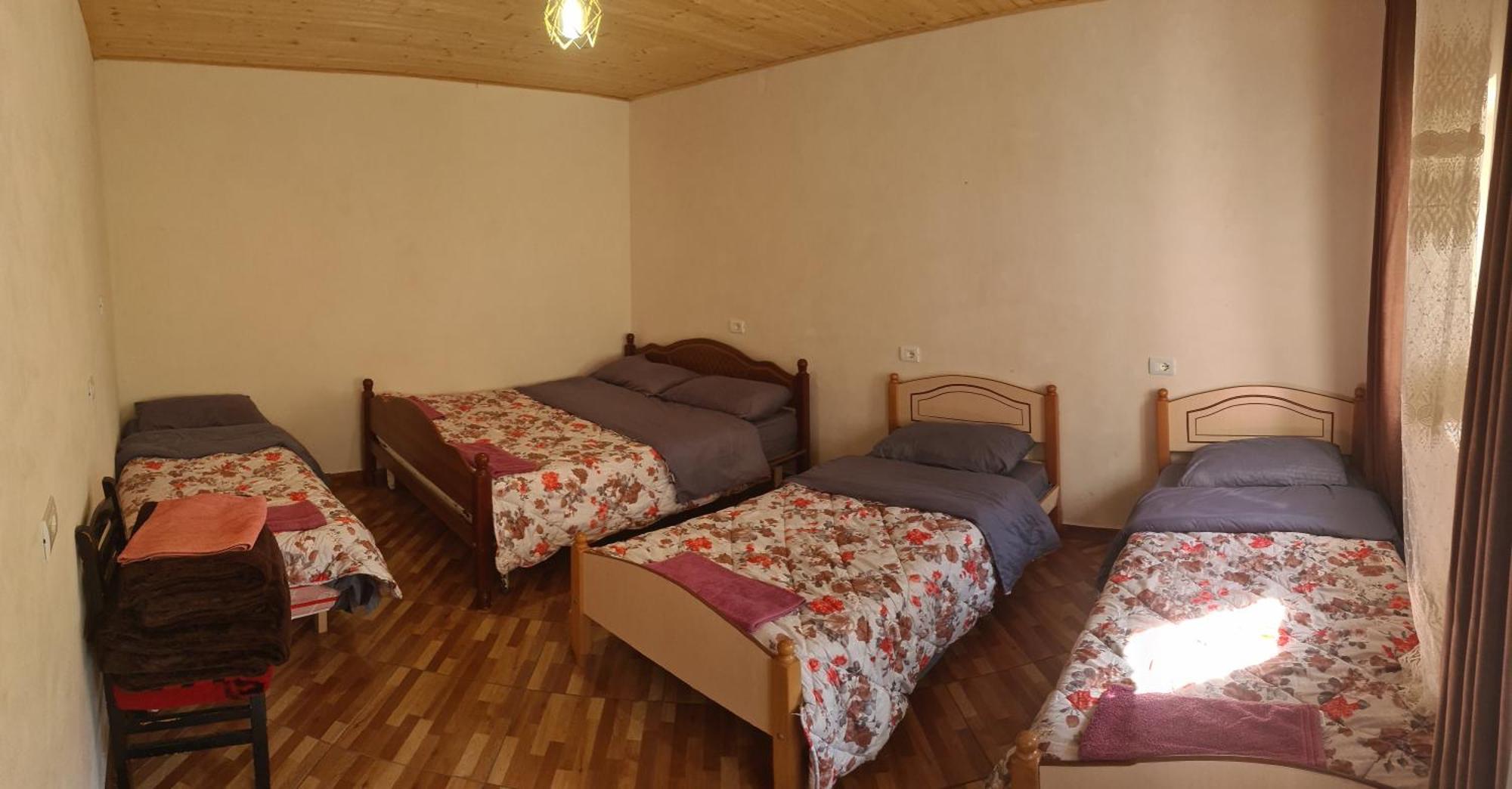 Guest House Emanueli Tropoje Екстер'єр фото