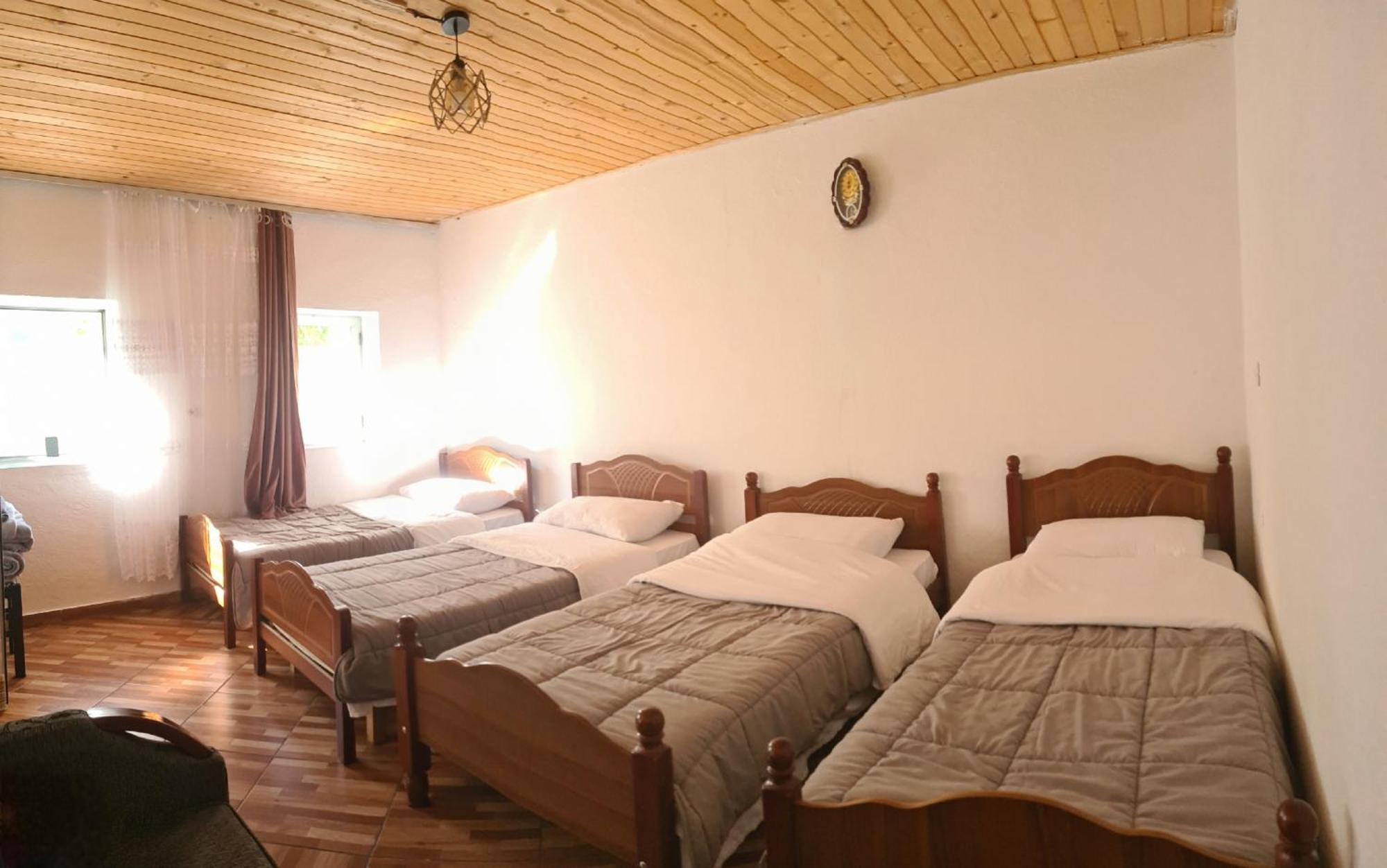 Guest House Emanueli Tropoje Екстер'єр фото