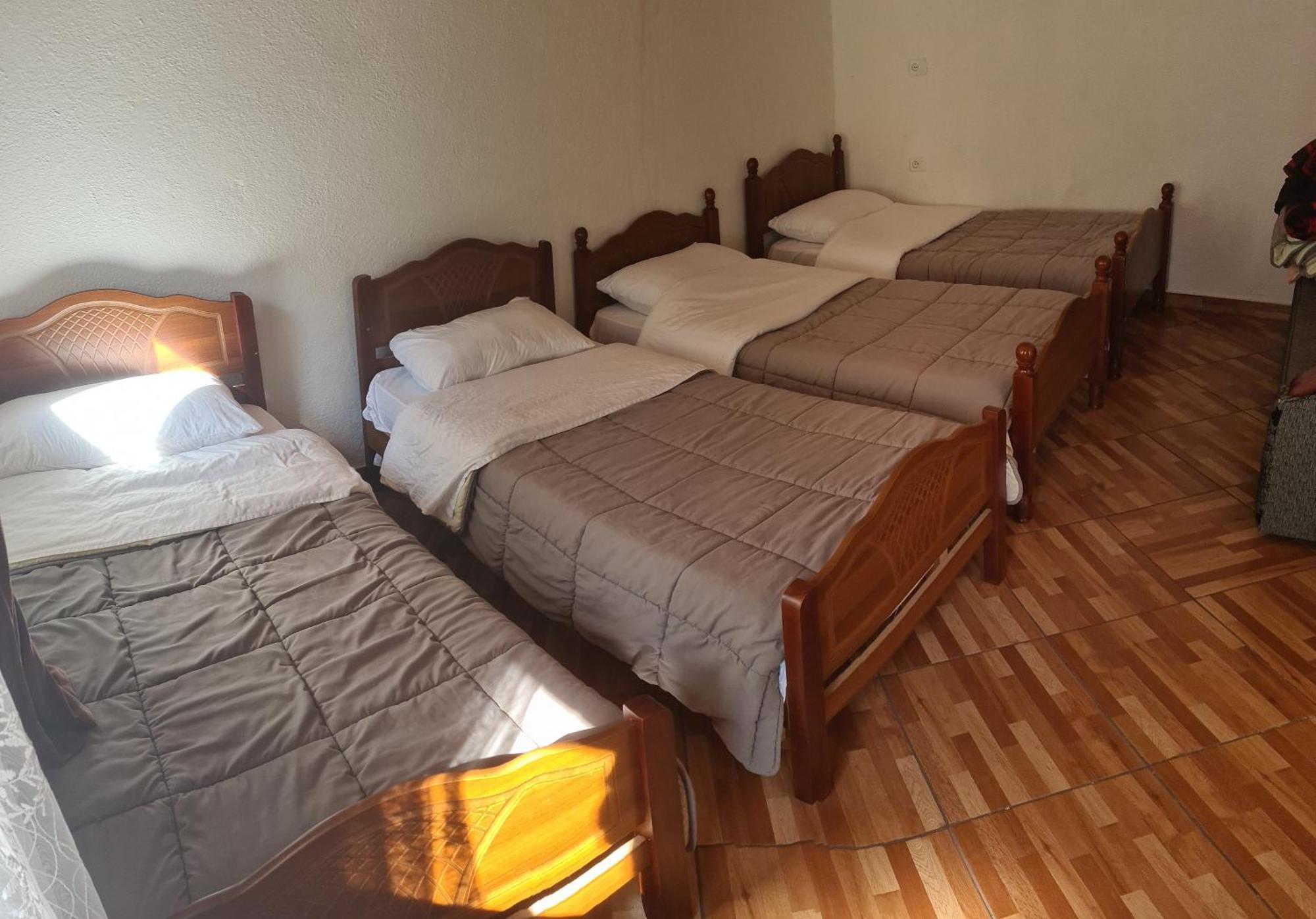 Guest House Emanueli Tropoje Екстер'єр фото