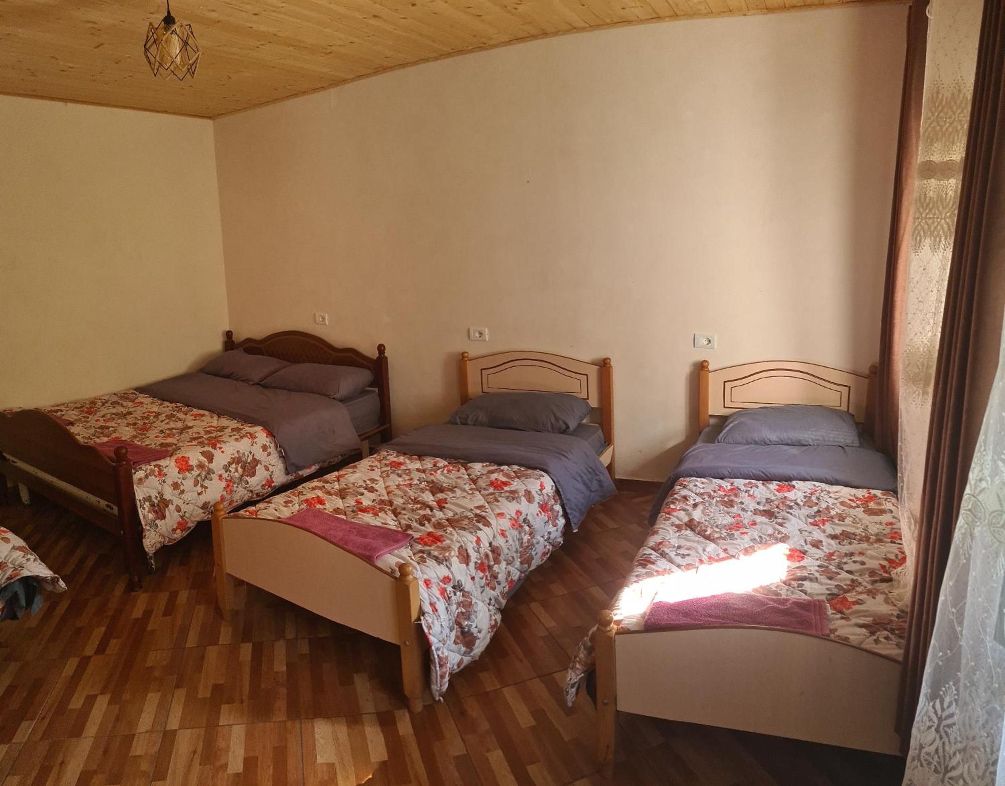 Guest House Emanueli Tropoje Екстер'єр фото